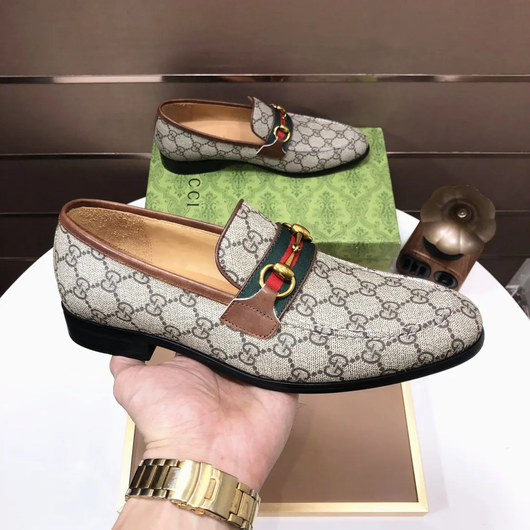 Men's shoes💰500💰Italy's top luxury men's shoe giant (GUCCI) (Gucci) (full cowhide lining) new arrival🍃Original European style🔰 Pleasant to the eye😍In order to make the shoes more durable and non-deformable🌀The production continues to follow traditional methods but there is still no lack of innovation💪Choose original sheepskin for the leather♻️ Smooth and natural And extra bright ⭐Made of imported cowhide, the first choice of rich people 38-45 (45 customized)